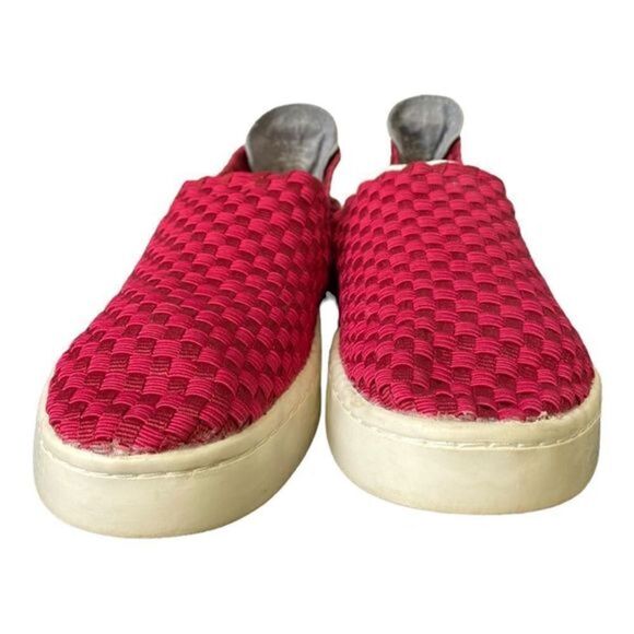 #136 STEVE MADDEN stretch slip on sneakers - Picture 1 of 5